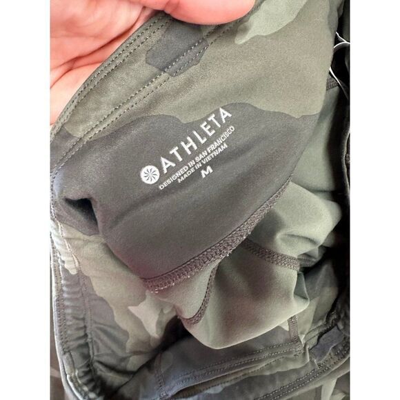 W1 ATHLETA WOMEN'S 405480 Green CAMO CONTENDER 7/8 TIGHT PANT Medium Pockets - Picture 3 of 6